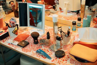 La mesa del camerino de Carmen Maura.