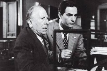 Pepe Isbert (izquierda) y Nino Manfredi, en 'El verdugo'.