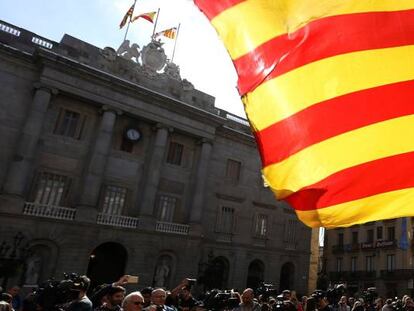 Concentración independentista ante el Palau de la Generalitat.