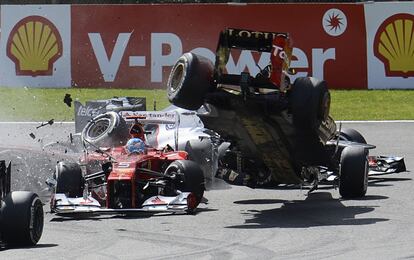 El Lotus de Grosjean y el Ferrari de Alonso.