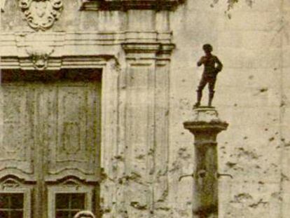 Teresa Pàmies, a la plaça Sant Felip Neri l'any 1971.