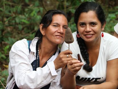 Indígenas y campesinas colombianas trabajan en la conservación de la Amazonía.