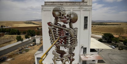 Obra realizada por el artista urbano Nychos en el silo de Porzuna (Ciuda Real).