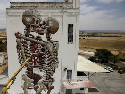 Obra realizada por el artista urbano Nychos en el silo de Porzuna (Ciuda Real).