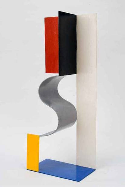 <i>Composición del espacio (6),</i> escultura de Katarzyna Kobro.