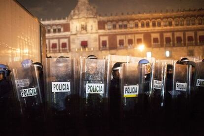 Cordón policial durante la manifestación del 20 de noviembre