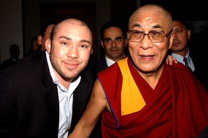 Con Dalai Lama (2002).