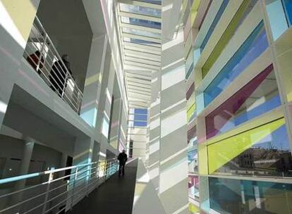El artista alemán Lothar Baumgarten, en su exposición <i>Autofocus retina,</i> el pasado mes de febrero en el Museo de Arte Contemporáneo de Barcelona (Macba).
Foto: Tejederas