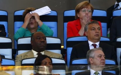 Arriba, la presidenta de Brasil Dilma Rousseff, y la canciller alemana, Angela Merkel, durante el encuentro. 