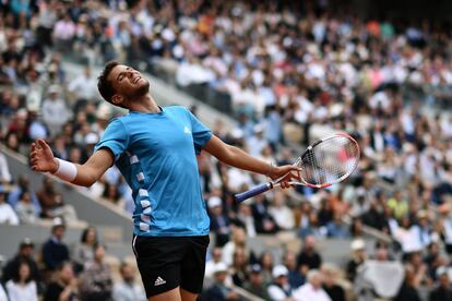 Dominic Thiem reacciona tras perder un punto.