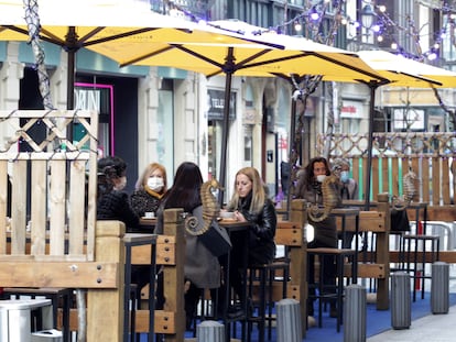 Terrazas en Bilbao el pasado día 10 de febrero, tras reabrirse la hostelería.