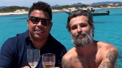 Ronaldo e o ator Bruno Gagliasso, em Formentera, em imagem divulgada pelo ator brasileiro.