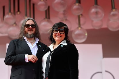 Los directores del largometraje 'Broken English' Iain Forsyth y Jane Pollard posan en la alfombra roja del festival.