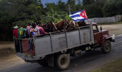 Cuba está passando por um processo de mudanças sem precedentes na história da Revolução. Em 20 de julho Cuba reabriu sua embaixada em Washington, e a dos Estados Unidos em Havana abre esta sexta-feira. Os cubanos aguardavam a visita do secretário de Estado norte-americano, John Kerry a Havana e viram subir a bandeira dos EUA em Cuba. Este é o fim simbólico do primeiro passo de Obama e Castro.