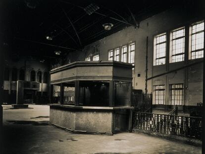 Las taquillas de Estación del Norte forman parte de la serie <i>El cazador de silencio</i>.
