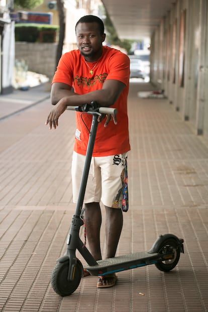 Mamadou Moussa Sow en una calle de Madrid, el pasado martes.