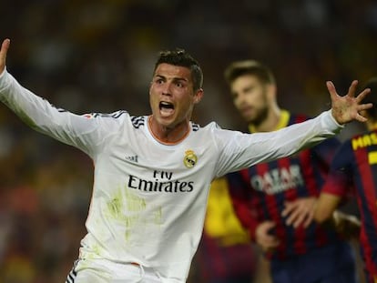 Cristiano Ronaldo appeals during Saturday&#039;s cl&aacute;sico at Camp Nou.