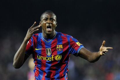 Yaya Touré celebrando un gol con el Barcelona.