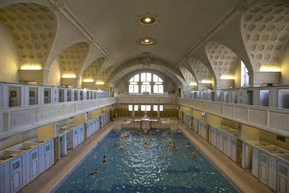 Interior de los Baños Municipales, construidos entre 1904 y 1911, de Estrasburgo.