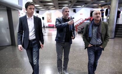 El líder de Más País, Íñigo Errejón; el secretario general de CCOO, Unai Sordo; y el secretario general de UGT, Pepe Álvarez, antes de reunirse