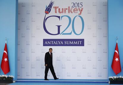 El presidente turco, Erdogan, a su llegada para dar la bienvenida a los asistentes.