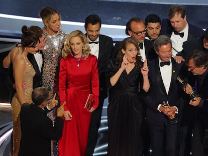 Philippe Rousselet, Fabrice Gianfermi and Patrick Wachsberger, producerse 'CODA, after winning the Oscar for Best Picture.