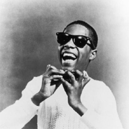 Un jovencísimo Stevie Wonder.