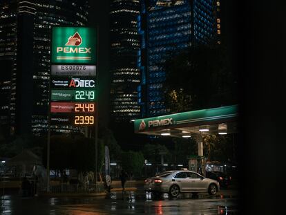Petróleos Mexicanos: estación de gasolina
