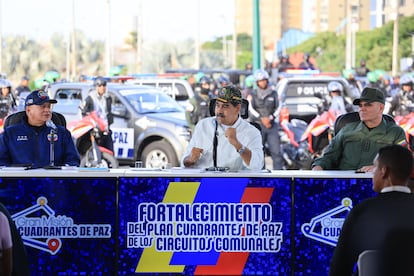 Diosdado Cabello, Nicolás Maduro y Vladimir en La Guaira (Venezuela) este martes.