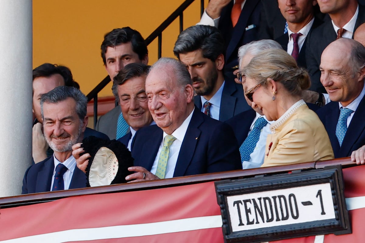 El rey emérito retrasa su regreso a Emiratos para participar en las regatas de Sanxenxo