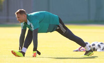 Neuer, durante el entrenamiento de Alemania previo a su debut en el Mundial ante México.