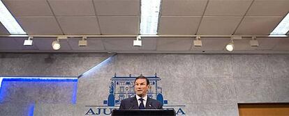El 'lehendakari' Juan José Ibarretxe durante su comparecencia a los medios