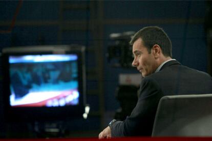 Tomás Gómez, ayer por la tarde en los estudios de CNN+ durante una entrevista en directo con Antonio San José.