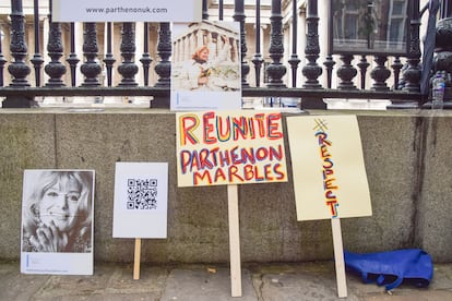 Protesta del Comité Británico para la Reunificación de los Mármoles del Partenón, delante del British Museum de Londres, en 2021.