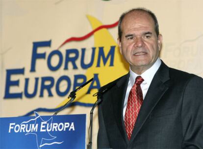 El presidente de la Junta de Andalucía, Manuel Chaves, durante su intervención hoy en el Forum Europa.