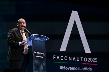MADRID, 05/03/2025.- El ministro de Industria y Turismo, Jordi Hereu, interviene en la primera jornada del congreso anual de la patronal de los concesionarios, Faconauto 2025, este miércoles en el palacio municipal de congresos de Ifema en Madrid.  EFE/ Fernando Villar
