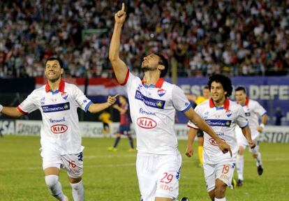 Julio Santa Cruz celebra el empate ante San Lorenzo