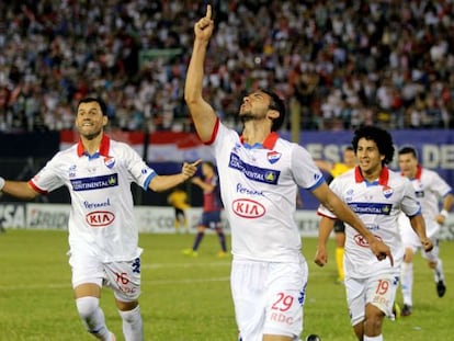 Julio Santa Cruz celebra el empate ante San Lorenzo