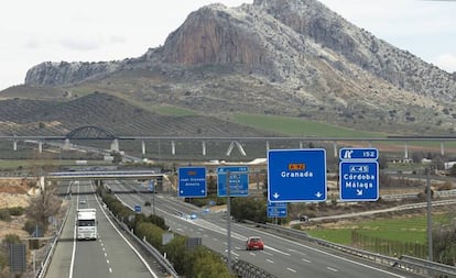 Vista de la A-92 a su paso por Antequera (Málaga).