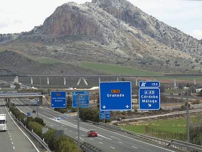 Vista de la A-92 a su paso por Antequera (Málaga).