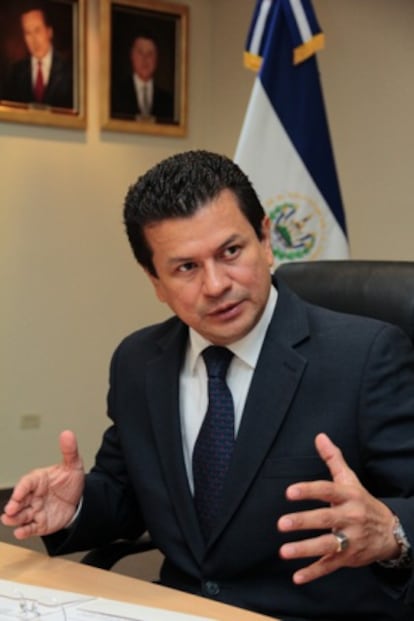 El ministro de exteriores salvadoreño, Hugo Martínez
