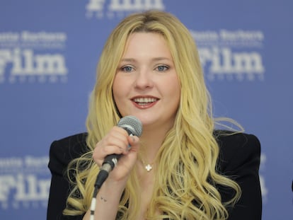 La actriz Abigail Breslin en una charla en el Santa Barbara International Film Festival el 9 de febrero de 2023, en Santa Barbara, California.