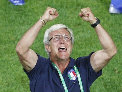 Marcello Lippi, emocionado tras ganar a Alemania en la semifinal del Mundial de 2006