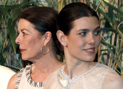 Ante la ausencia de Charlene de Mónaco, Carolina y su hija Carlota apoyaron al príncipe Alberto en la gala.