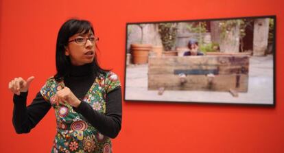 Regina José Galindo, en la presentación de la exposición 'Piel de Gallina' en el ARTIUM de Vitoria