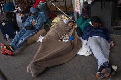 Young Venezuelans sleep outside Hotel Watson in Manhattan, after been kicked out of their rooms, in January 2023.