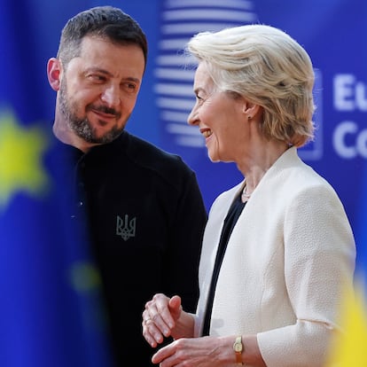 European Commission President Ursula von der Leyen, right, speaks with Ukraine's President Volodymyr Zelenskyy, center, as they arrive for an EU Summit at the European Council building in Brussels, Thursday, March 6, 2025. (AP Photo/Omar Havana)