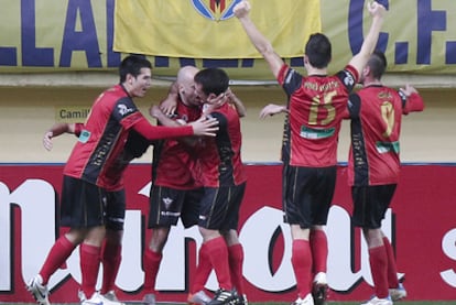 Los jugadores del Mirandés celebran el primer gol ante el Villarreal.