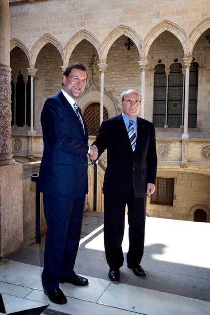 El presidente de la Generalitat, José Montilla, y el líder del PP, Mariano Rajoy, en el Palau de la Generalitat.