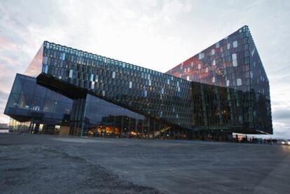 El nuevo auditorio Harpa en Reikiavik, un proyecto del estudio danés de Henning Larsen.